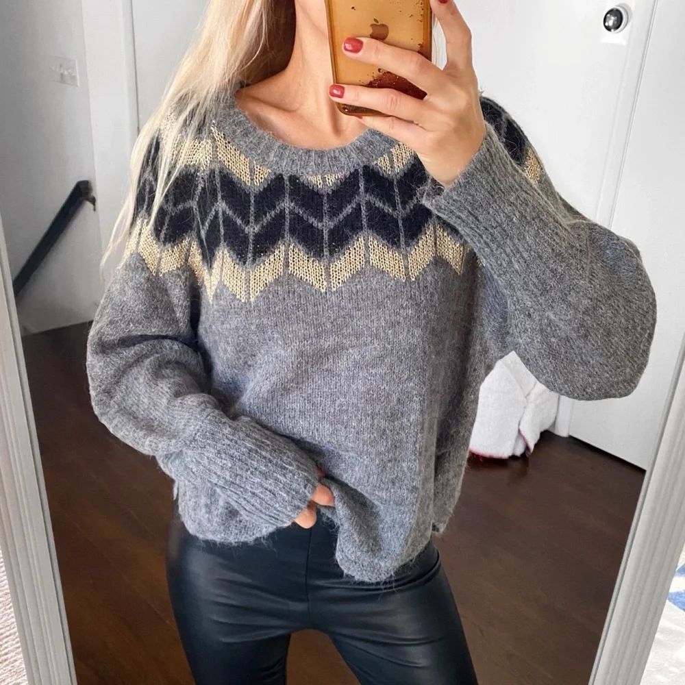 ❄️ CULTURE GREY BLACK GOLD CHEVRON LOOSE FIT KNIT SWEATER!